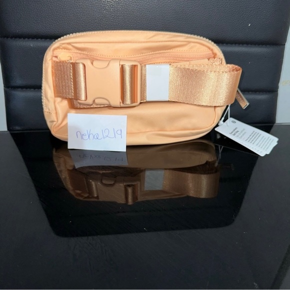 Lululemon Everywhere Belt Bag 1L- Summer Glow - Picture 4 of 9